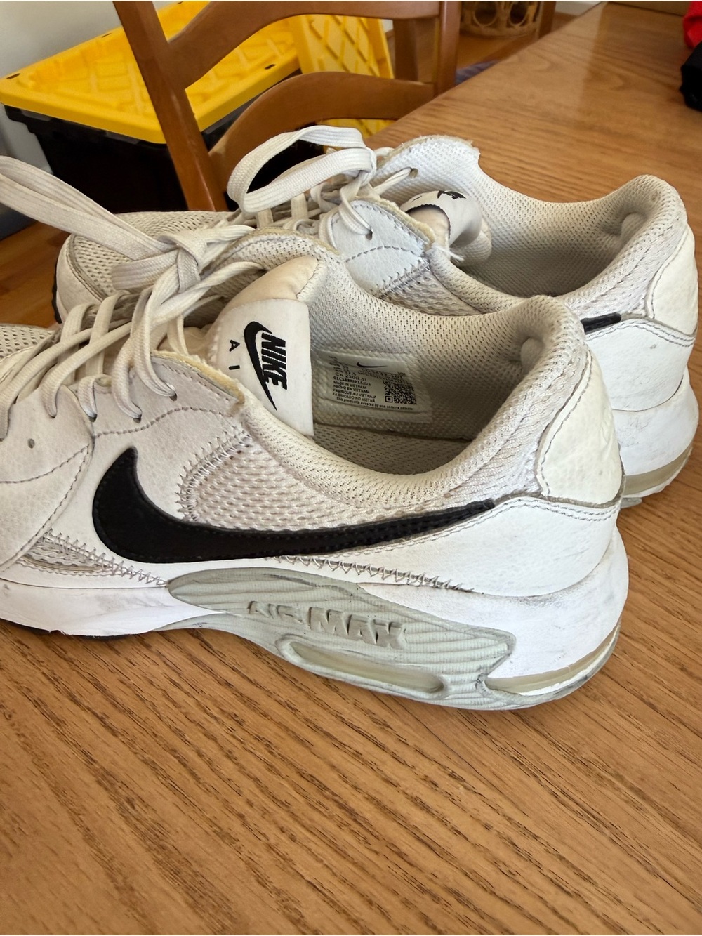 Nike White and Black Air Max Low-Top Sneakers